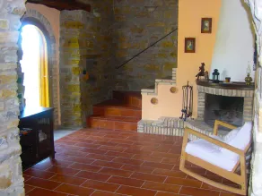 Amazing Classic Stone House: En grøn terrasse med udsigt over havet, bakken og bjerget - Image 2