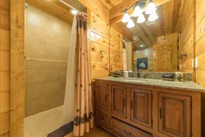 FALLING LEAF LODGE | LUXURY SECLUDED LOG CABIN - Image 4