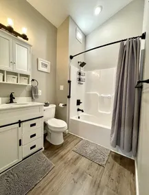 Privacy on the Strip! Completely renovated Fenced-in yard near all attractions! - Image 4