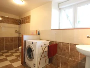Charming house with fireplace, garden, pets allowed - Image 2