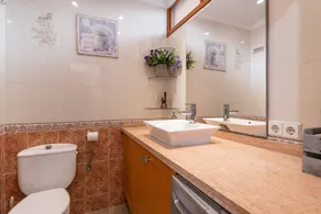 Apartment \"Playa 5 Primera Linea\" with Sea View, Private Terrace and Wi-Fi - Image 2