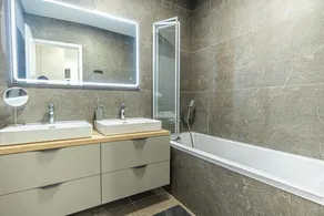 Premium 2BR & 1LR Apt with Skyline View - Image 4