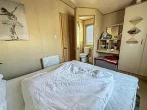 Lovely 6 Berth Caravan With Decking To The Side In Heacham Ref 21040E - Image 5