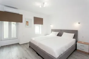 Top quality 2-bedroom home w/ pool & magical view - Image 4