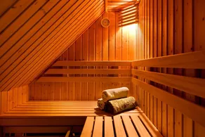 House with sauna, outdoor spa and pedal boat - Image 2