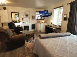 Cherry Valley Studio Guest Cottage - Image 5