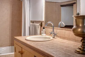 Peaceful \"Antonia\" House with Mountain Views, Terrace, Wi-Fi - Image 3