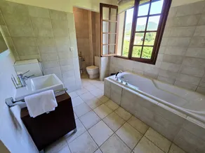 Luxury villa with pool by the sea. - Image 2