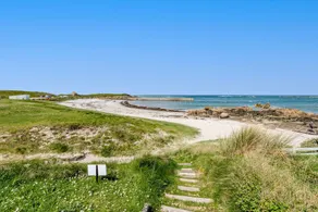 Apartment 'Sea View Apartment - Beach 30m Away' with Ocean View, Private Terrace & Wi-Fi - Image 4