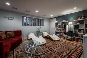3BR, 4Bath Dream Home: sauna, hot tub, pool. Explore Boston in Style! (STR-26-3) - Image 2