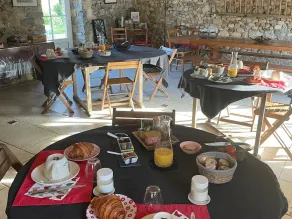 Charming Country Guesthouse with Pool near Solesmes Abbey - Image 3