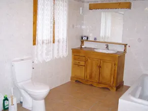 Chalet grande, luminoso, muy limpio y muy bien equipado. - Image 2
