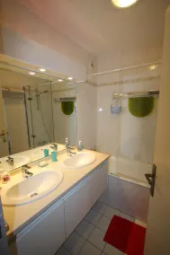 Air-conditioned apt. 67 m2 air-conditioned, standing residence/town center, certified stars - Image 4