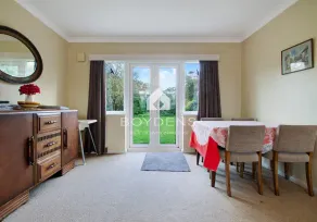 A delightful bungalow ideally located in a quiet tree-lined avenue and close to the seafront - Image 5