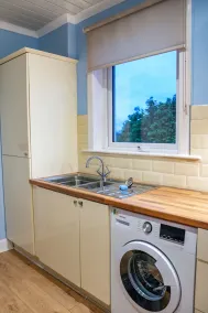 Contractor Stay By Caledonia Luxe Stays Coatbridge - Image 3