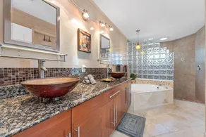 Villa Bellevue - Beautiful lakefront rental with pool with 3 bedroom & 2 bath - Image 2