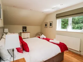 WATERFALL APARTMENT, pet friendly, with a garden in Cannich - Image 3