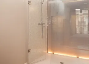 Exquisite appartement rénové avec beaucoup d'histoire au cœur de Barcelone 3 BR 3bth - Image 4