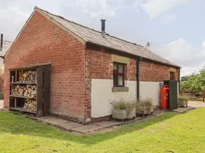 THE STABLES, romantic, country holiday cottage in Walmer Bridge - Image 3
