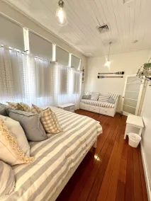 Schoolhouse Somerset Dam - Sleeps 16!!! - Image 5