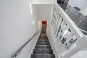 Stunning Top 2 Bed Flat Tilbury Central Location - Image 2