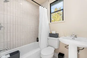 Downtown Lodi l Renovated l 5 Bedrooms l Sleeps 10 - Image 2