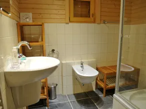 Spacious Chalet Located at Bomal with Hot Tub & Garden Parlour - Image 2