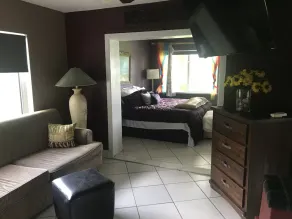 Lake Front Suite -Close to all Attractions - Image 5