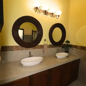 Ocean front beach estate/Surfer Paradise Romantic Owner Suite - Image 2