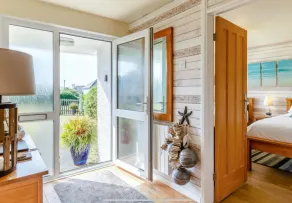 Cosy Coastal Getaway, Thurlestone. Garden. Beaches. Log Burner. Dog Friendly - Image 4