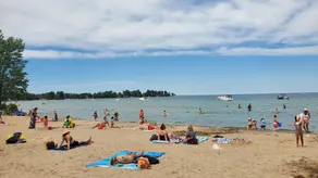 Cottage/Lake Simcoe/Innisfil/5 Bedrooms/10 Guests - Image 4