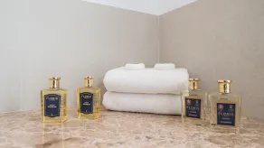 ARTFULLY DESIGNED FLAT WITH GREAT SEA VIEWS, PERFECT LOCATION, BBQ & TERRACE - Image 3