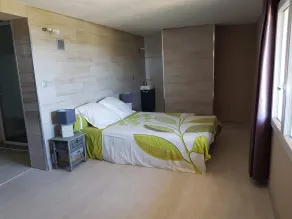 STUDIO på bottenvåningen i ett hus på trädbevuxen privat parkering - Image 3