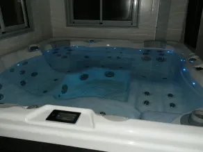 PRES SAUMUR GIVET I ANJOU GUEST ROOM PRIVAT JACUZZI TILGANG VARME POOL - Image 3