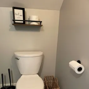 Charming Newly Renovated 1 Bedroom - Image 4