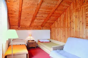 Lakeside holiday villa, private garden - Image 5
