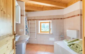Cozy home in Sant'Anna d'Alfaedo with WiFi - Image 5