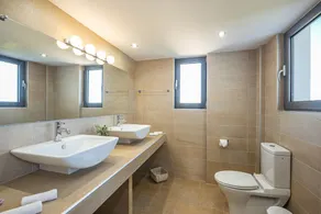 A modern villa with pool, jacuzzi, sauna and gym and breathtaking sea view - Image 4