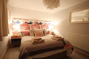 Stunning Award Winning Lakeside Lodge perfect for fishing - Image 4