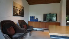 Architecturally sophisticated villa - Image 3