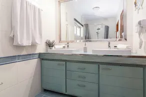 Sea Breeze Villa - Image 4