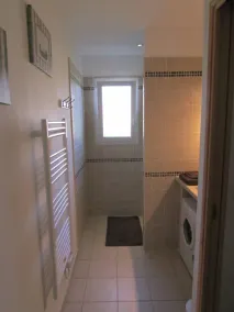 Alquiler temporal de una casa con jardín y piscina - Image 4