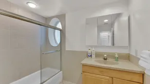 Apartmint at 242 S 17th St Philadelphia - Image 4