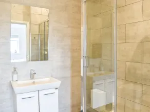 Spacious and modern 4 bedroomed detached house with panoramic views - Image 4