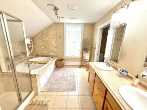 Historic home in downtown /  walking distance to restaurants and local breweries - Image 3