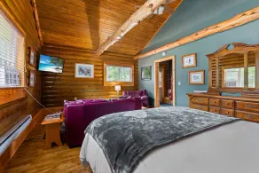 MUST SEE! COZY LOG CABIN WITH SAUNA & HOT TUB! - Image 5