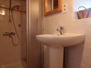 Spacious Gîte with Private Gym, Terrace & Garden, near Hiking & Fishing Spots - Image 3
