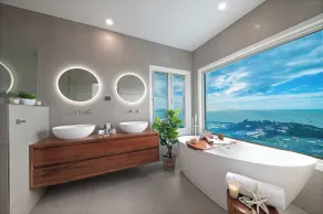 Relax in style as you overlook the Coral Sea and Whitsunday Islands beyond - Image 5