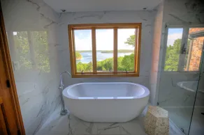 Luxury Lake View Lodge sover 30, ligger på 11 tunnland med uppvärmd pool. - Image 3