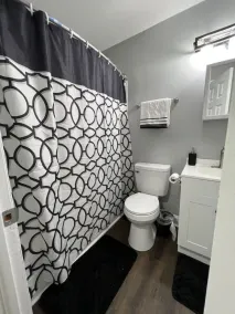 5BR Group Retreat l Near Expo & Downtown l Sleep 12 - Image 4